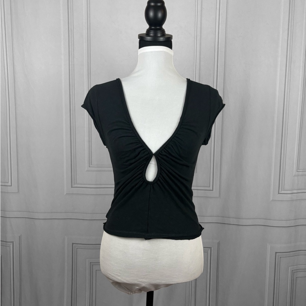 Black Ruched V-Neck top 🖤